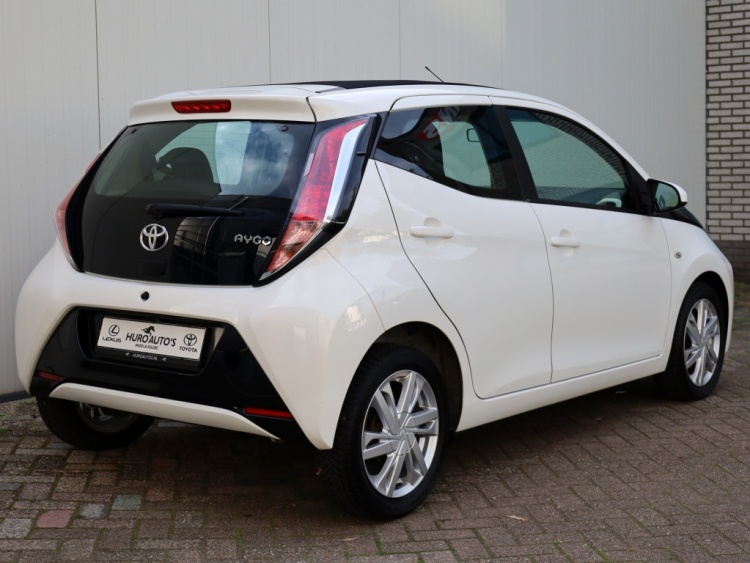 Toyota Aygo 1.0 VVT-i x-wave | Cabrio | Half Leder | Camera