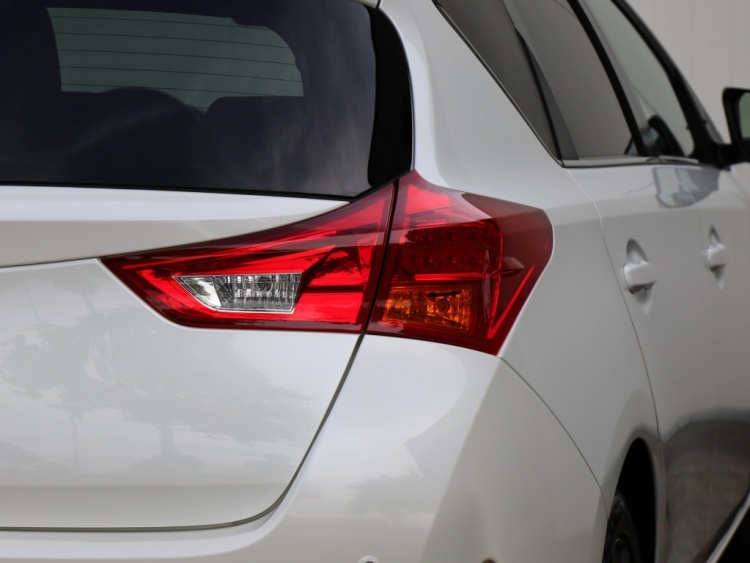 Toyota Auris 1.8 Hybrid Lease Pro | Panoramadak | Half Leder | JBL