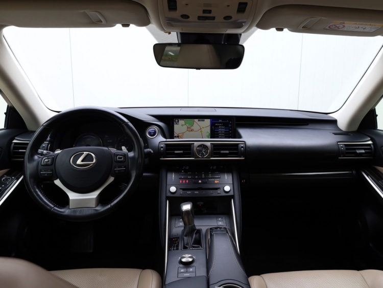 Lexus IS 300h Luxury Line | Mark Levinson | Schuifdak | Trekhaak