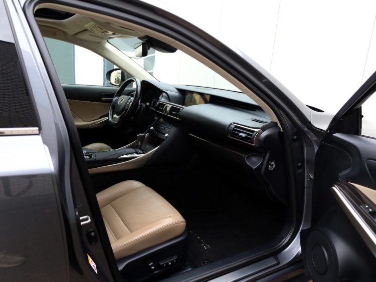 Lexus IS 300h Luxury Line | Mark Levinson | Schuifdak | Trekhaak