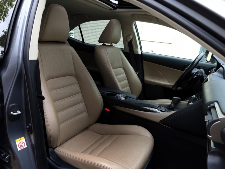 Lexus IS 300h Luxury Line | Mark Levinson | Schuifdak | Trekhaak