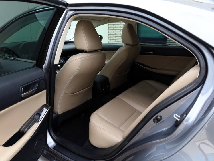 Lexus IS 300h Luxury Line | Mark Levinson | Schuifdak | Trekhaak