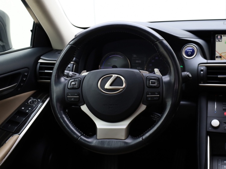 Lexus IS 300h Luxury Line | Mark Levinson | Schuifdak | Trekhaak