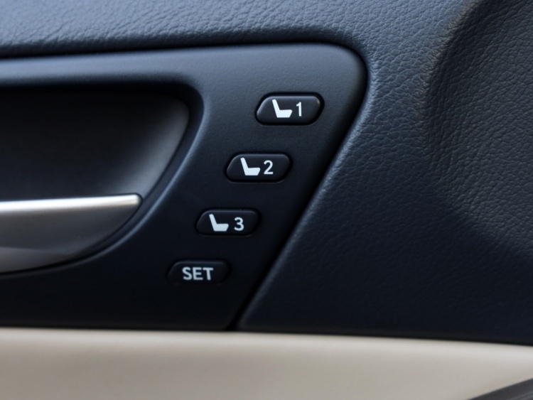 Lexus IS 300h Luxury Line | Mark Levinson | Schuifdak | Trekhaak