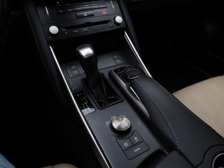 Lexus IS 300h Luxury Line | Mark Levinson | Schuifdak | Trekhaak