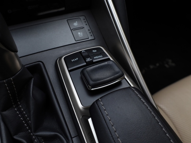 Lexus IS 300h Luxury Line | Mark Levinson | Schuifdak | Trekhaak