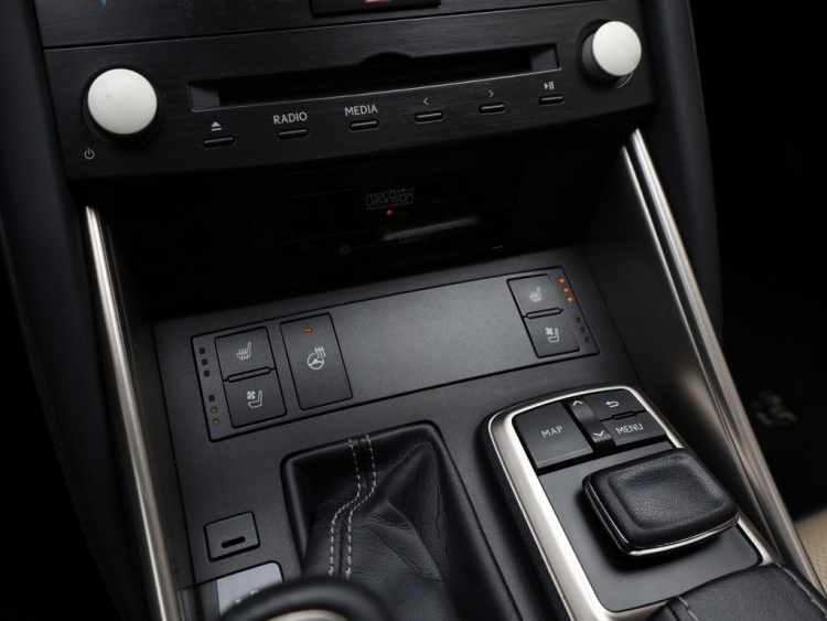Lexus IS 300h Luxury Line | Mark Levinson | Schuifdak | Trekhaak