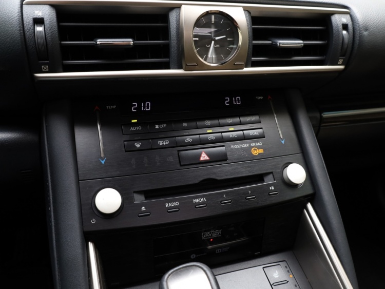 Lexus IS 300h Luxury Line | Mark Levinson | Schuifdak | Trekhaak