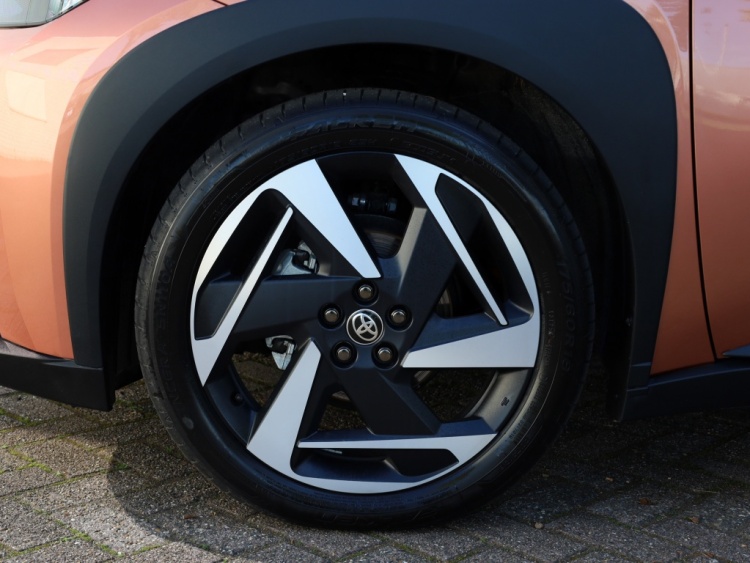 Toyota Aygo X Hybrid 115 envy | Lounge Pack | Vouwdak | JBL