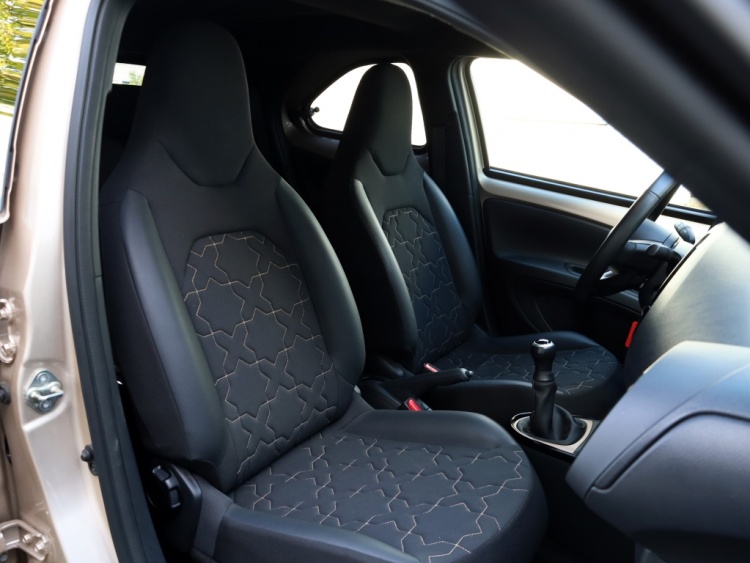 Toyota Aygo X 1.0 VVT-i MT Envy | JBL Audio | Climate Control | NL-Auto