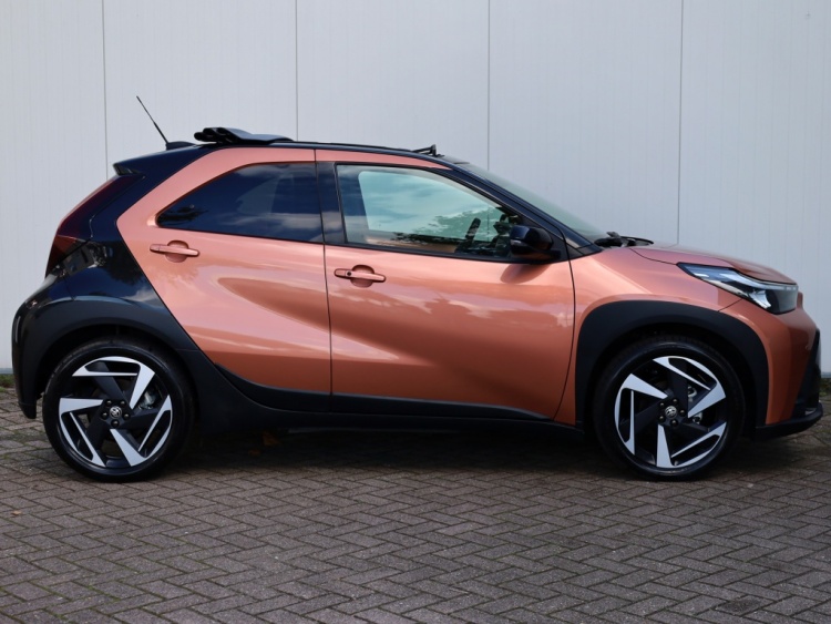 Toyota Aygo X Hybrid 115 envy | Lounge Pack | Vouwdak | JBL