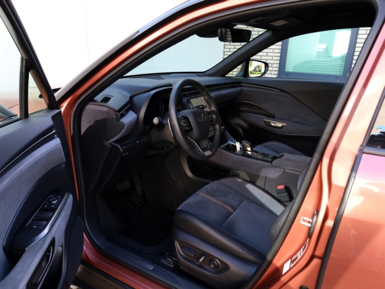Lexus LBX 1.5 Cool 2WD | Memory Seat | Leder/Alcantara | Dodehoek