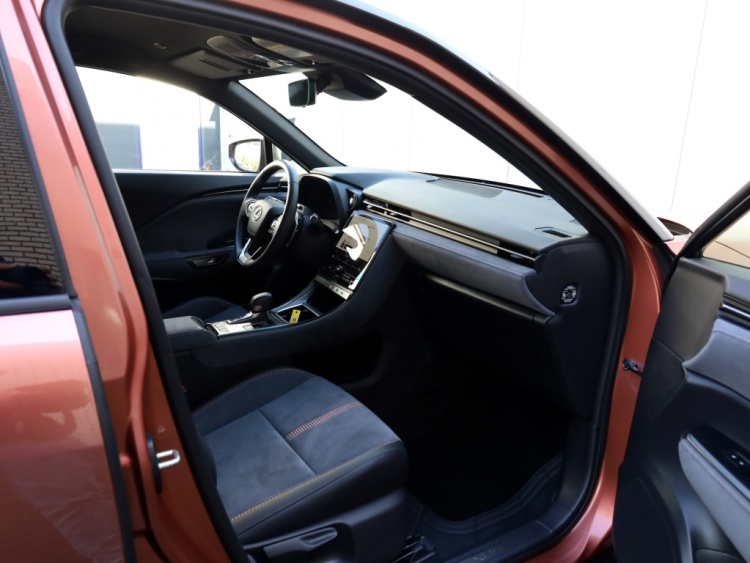 Lexus LBX 1.5 Cool 2WD | Memory Seat | Leder/Alcantara | Dodehoek