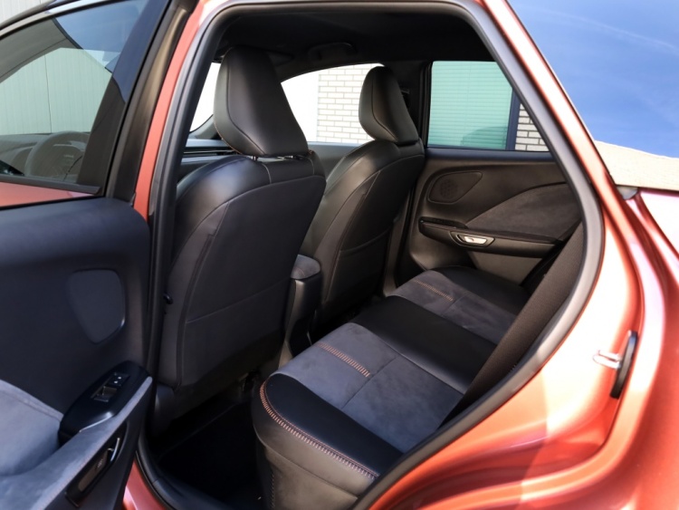 Lexus LBX 1.5 Cool 2WD | Memory Seat | Leder/Alcantara | Dodehoek