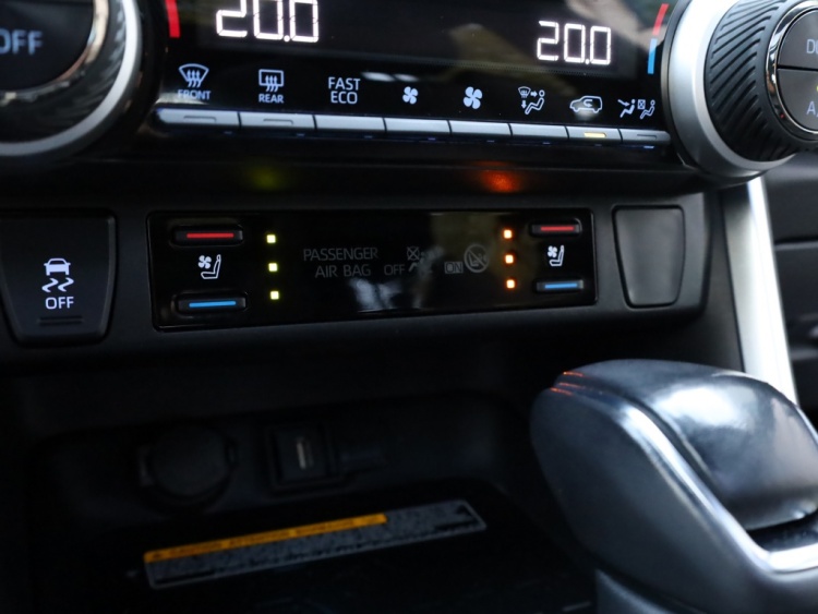Toyota RAV4 2.5 2.5 Plug-in Hybrid Bi-Tone+ | Panoramadak | Stoelventilatie | JBL