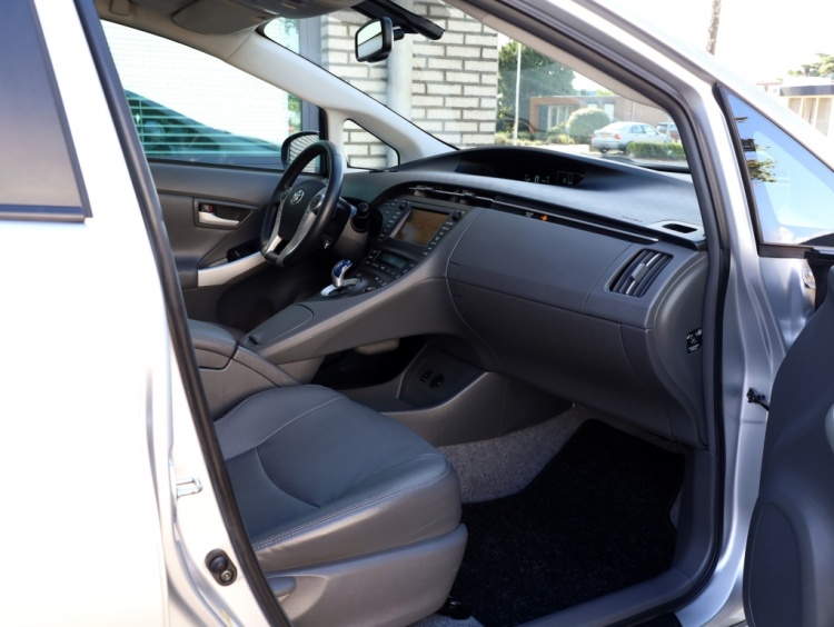 Toyota Prius 1.8 Executive | Solar Roof | Leder | Adaptive Cruise