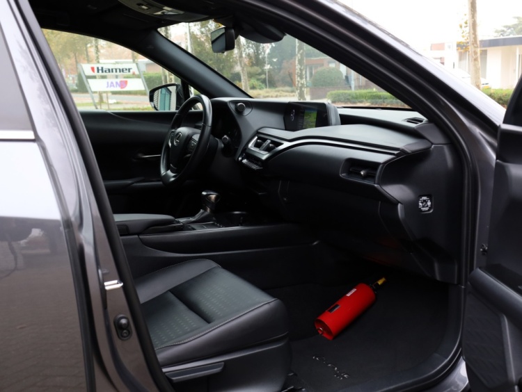 Lexus UX 250h Midnight Edition | Leder | Stoelverwarming | Dodehoek