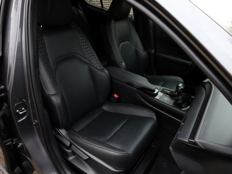 Lexus UX 250h Midnight Edition | Leder | Stoelverwarming | Dodehoek